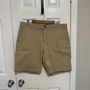 GAP Men's Tan Flat Front Shorts
